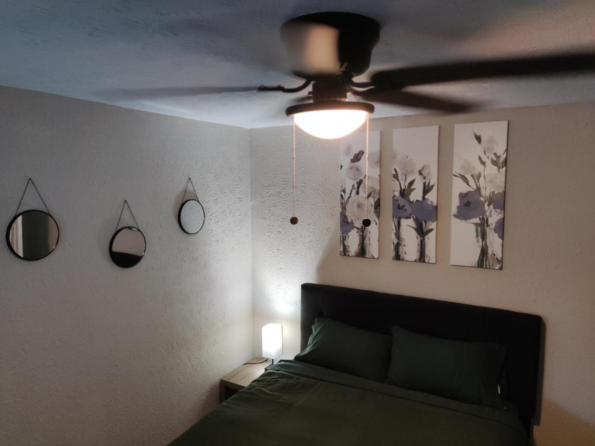 Tranquil Oasis - Private Rooms -Near Downtown インディアナポリス エクステリア 写真
