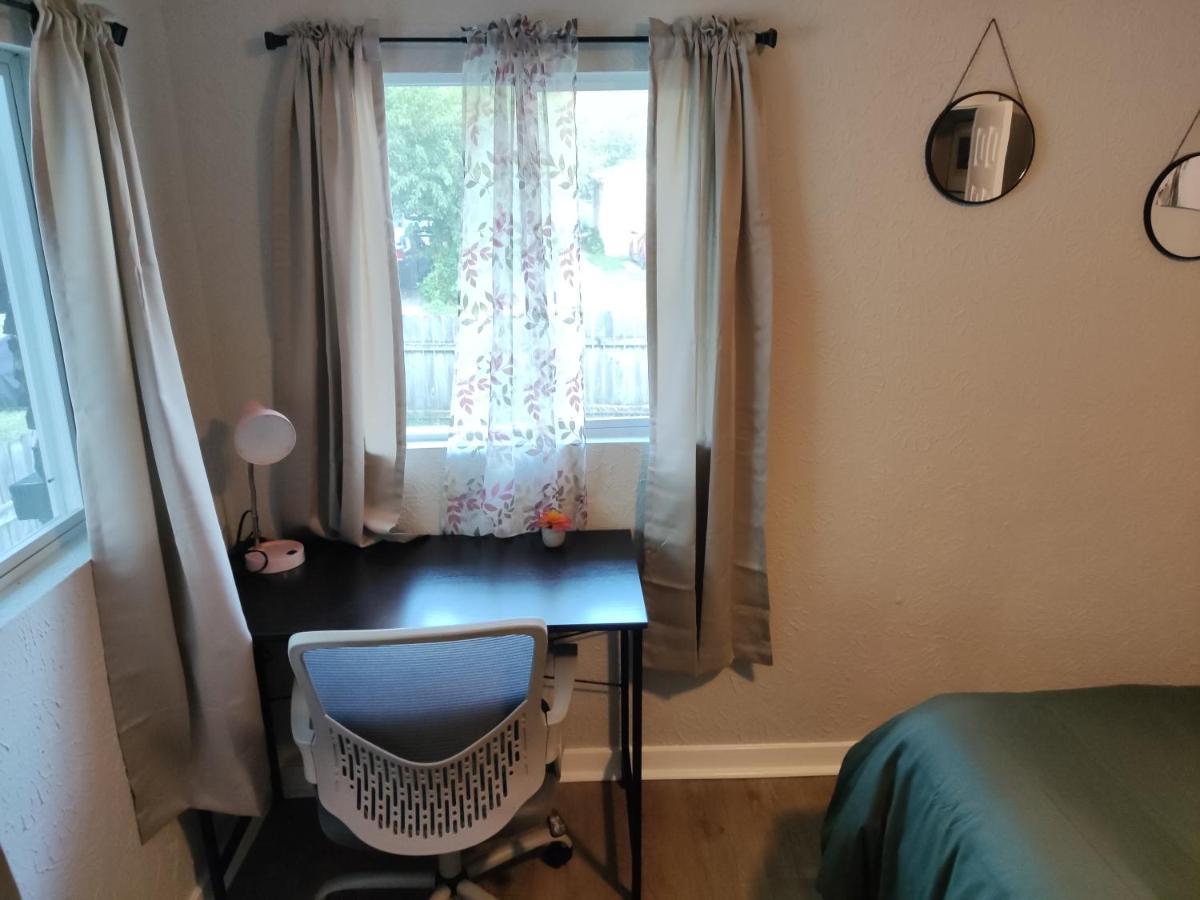 Tranquil Oasis - Private Rooms -Near Downtown インディアナポリス エクステリア 写真
