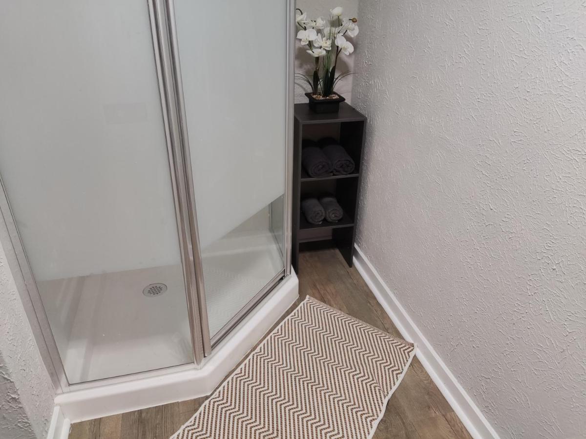 Tranquil Oasis - Private Rooms -Near Downtown インディアナポリス エクステリア 写真