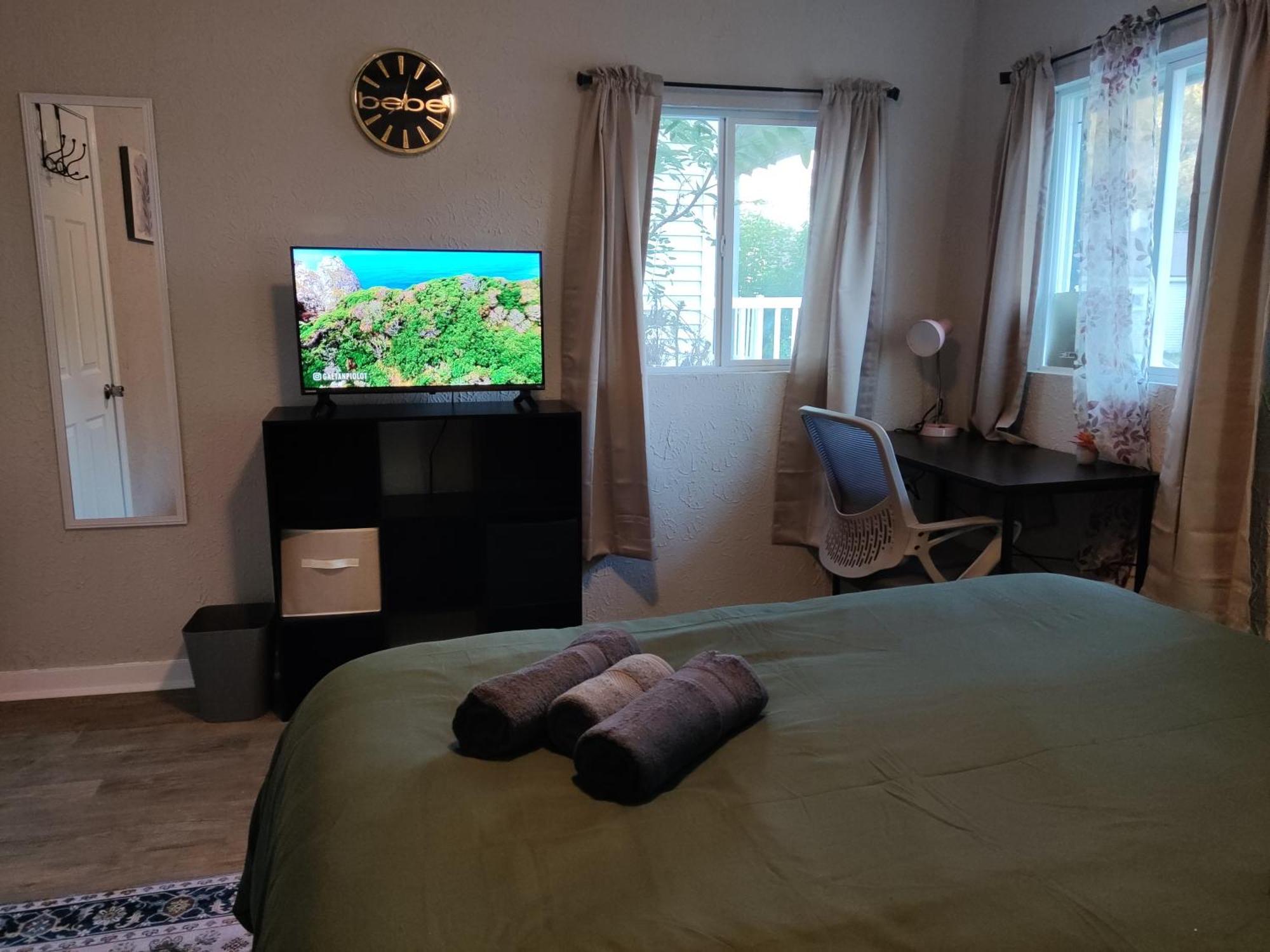 Tranquil Oasis - Private Rooms -Near Downtown インディアナポリス エクステリア 写真
